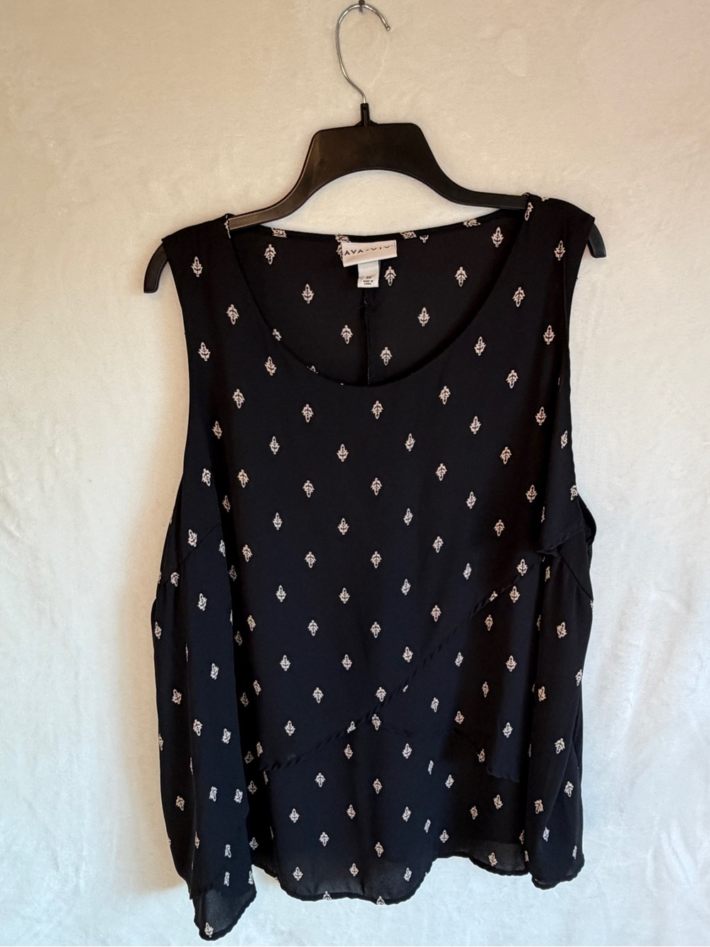 Ava & Viv Black Sleeveless Blouse with Cream Motif Women’s 3X